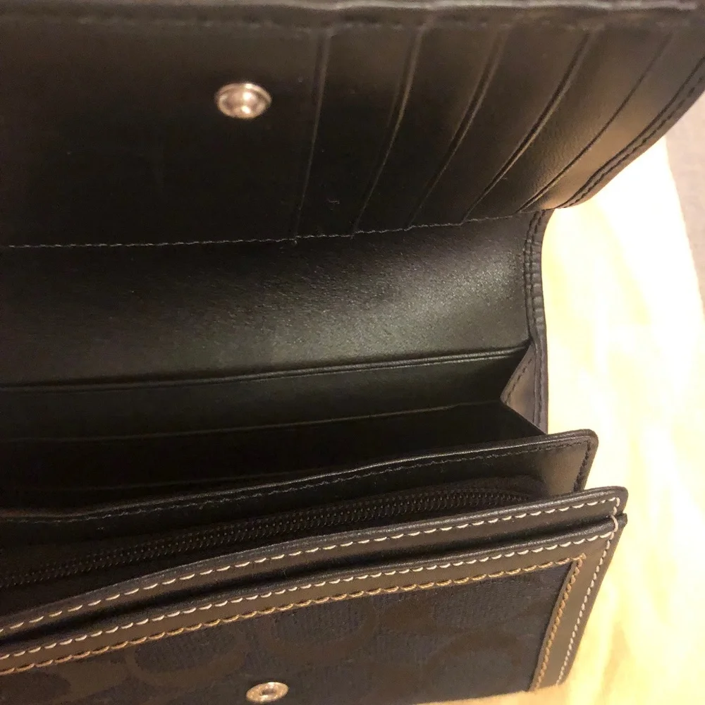 Coach signature black leather trim women’s wallet - Picture 9 of 9